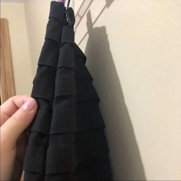 - Larry Levine stretch layered black skirt - Picture 3 of 8